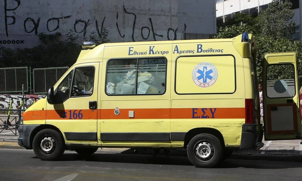 Καμένα Βούρλα: 22χρονος βρέθηκε στο κενό από τον 3ο όροφο